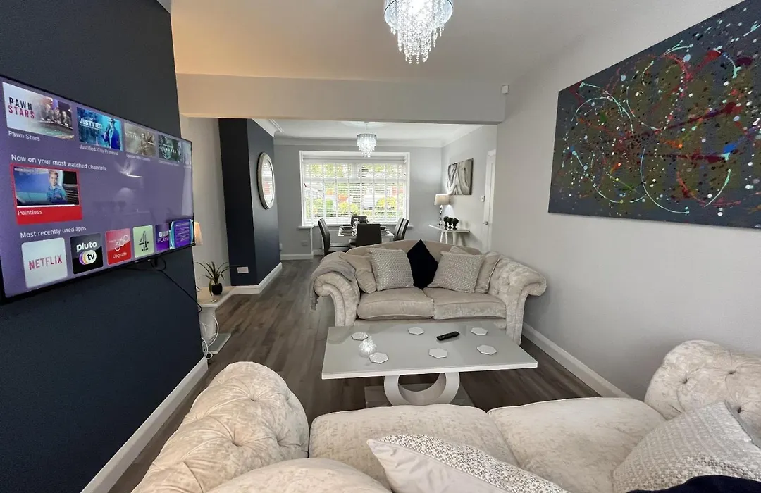Modern 3-Bed Stay-Away-Home Sleeps 6 Nr Manchester-1