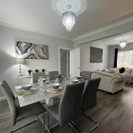 Modern 3-Bed Stay-Away-Home Sleeps 6 Nr Manchester-2